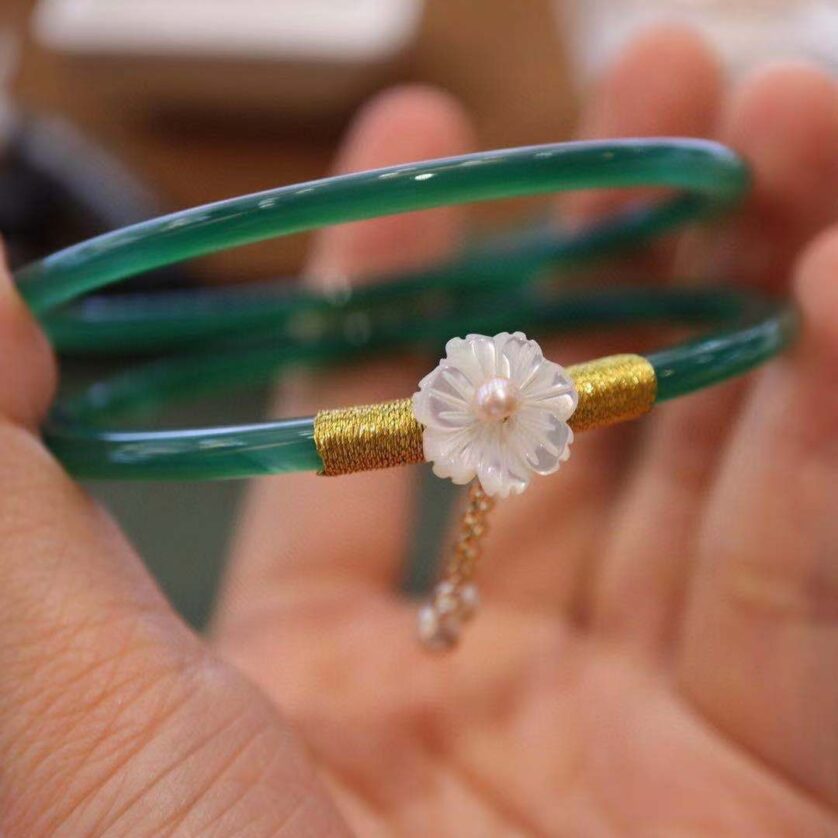Shell Flower Jade Pearl Bracelet - Image 4