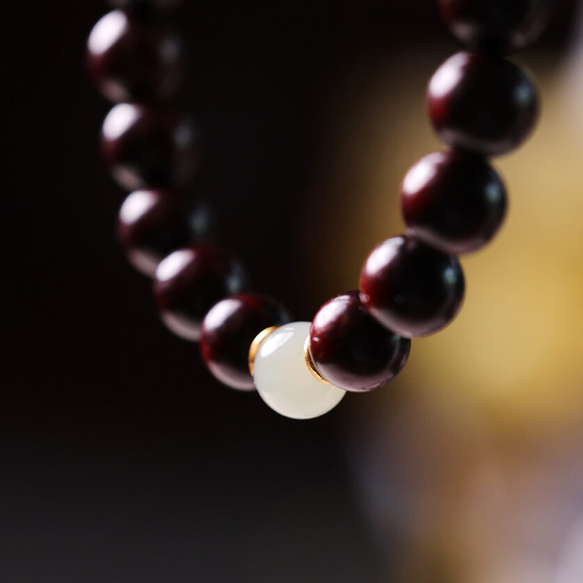 Small-leaf sandalwood and Hetian jade bracelet - Image 3